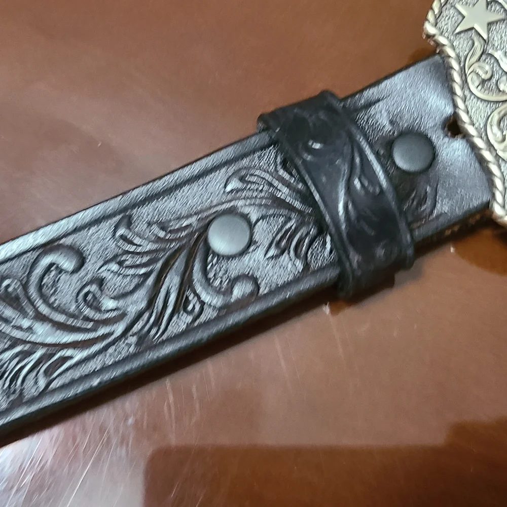 Western Cowboy Belt Buckle - Silver and Black